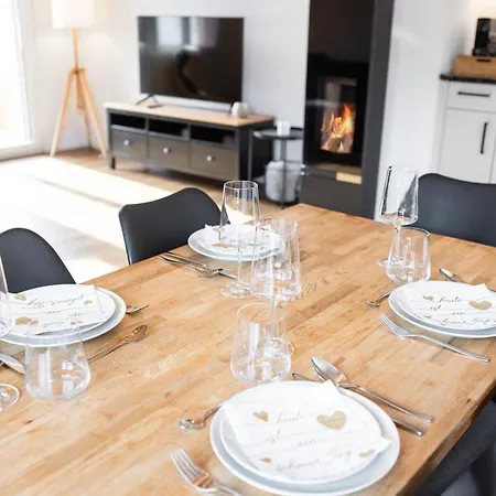 Lägenhet Chuenislodge2- Zwei Balkone, Gemuetlicher Kamin, Aussicht